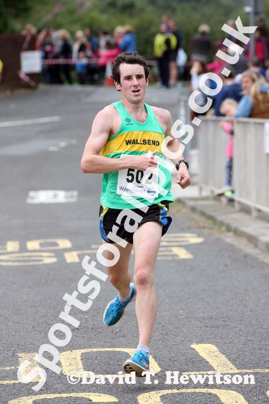 Harry Coates (Wallsend) finishing the Tynedale Jelly 10 Road Race. Photo: David T. Hewitson/Sports for All Pics
